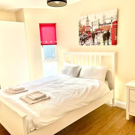 Holiday Flat In Central Slough Near To London Heathrow And Windsor With Free Car Park Kültér fotó