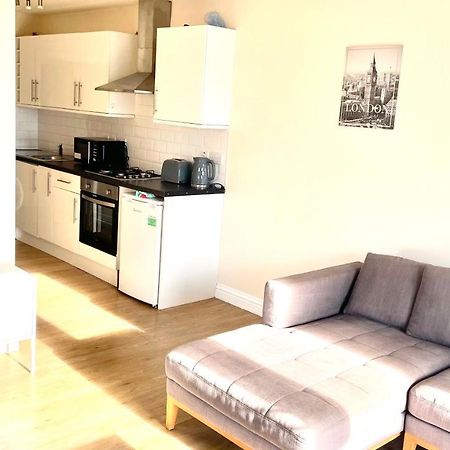Holiday Flat In Central Slough Near To London Heathrow And Windsor With Free Car Park Kültér fotó