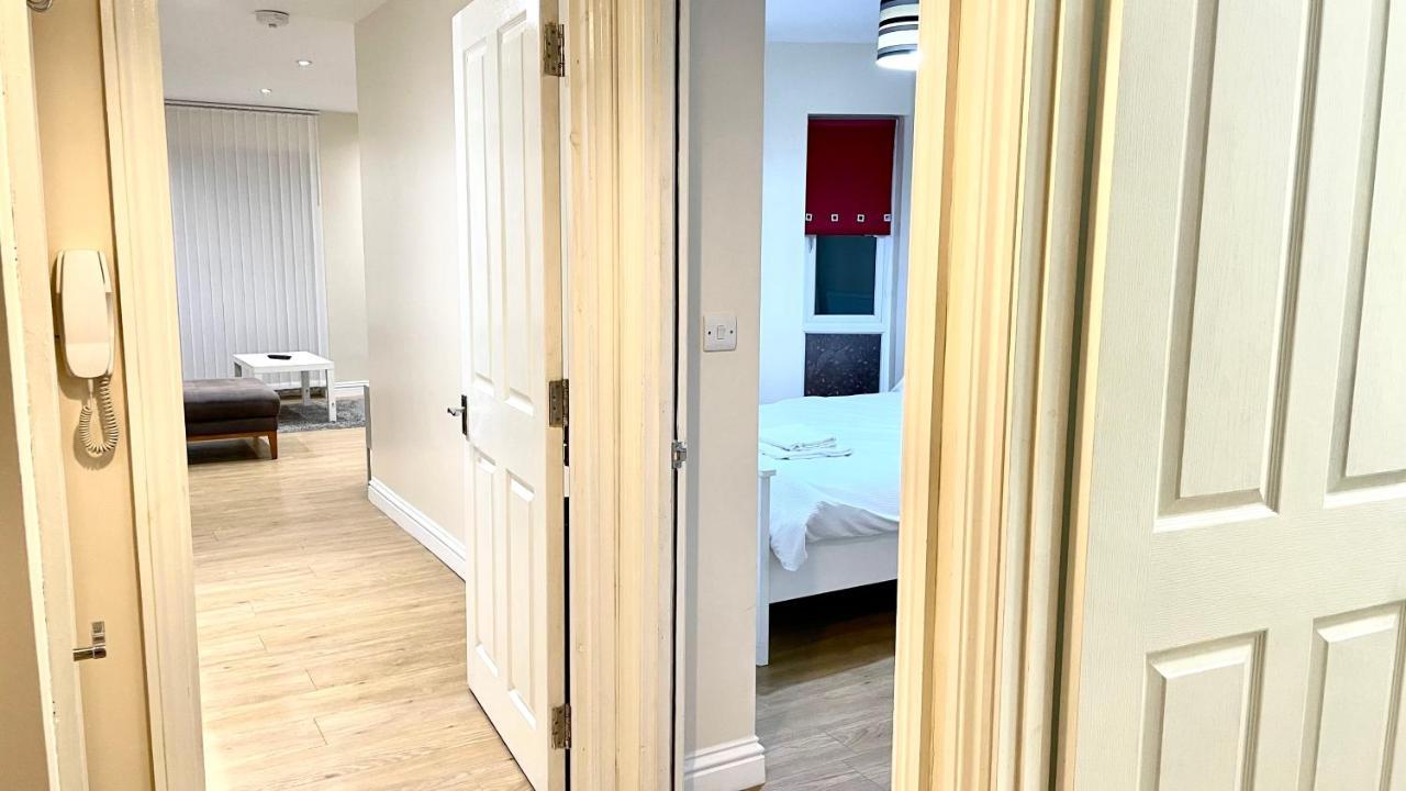 Holiday Flat In Central Slough Near To London Heathrow And Windsor With Free Car Park Kültér fotó