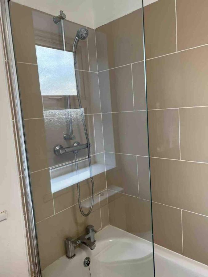 Holiday Flat In Central Slough Near To London Heathrow And Windsor With Free Car Park Kültér fotó